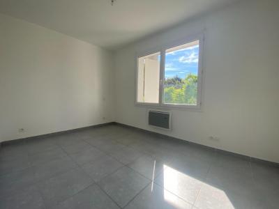 For rent Villeneuve-les-avignon 3 rooms 95 m2 Gard (30400) photo 3