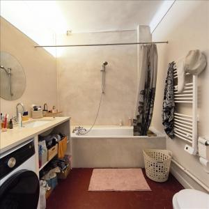 For rent Marseille-6eme-arrondissement 3 rooms 66 m2 Bouches du Rhone (13006) photo 4