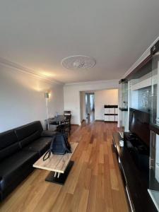 For rent Paris-19eme-arrondissement 3 rooms 68 m2 Paris (75019) photo 4