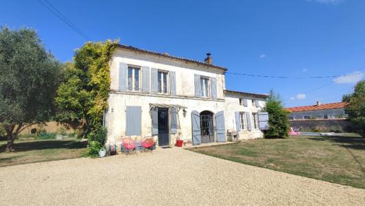 For sale 8 rooms 199 m2 Charente maritime (17770) photo 1
