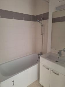 For rent Frejus 4 rooms 67 m2 Var (83600) photo 2