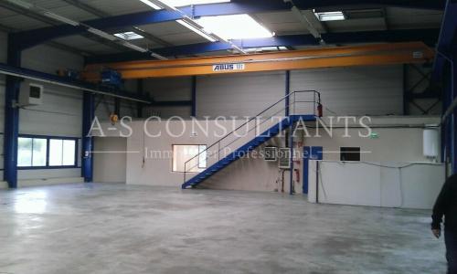 Louer Commerce 550 m2 Crolles