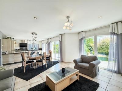For sale Pontivy 8 rooms 140 m2 Morbihan (56300) photo 1