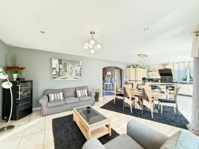 For sale Pontivy 8 rooms 140 m2 Morbihan (56300) photo 3