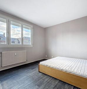 For rent Serris 2 rooms 50 m2 Seine et marne (77700) photo 0
