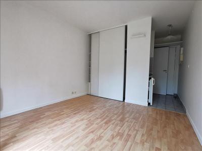 For rent Kremlin-bicetre 1 room 16 m2 Val de Marne (94270) photo 3