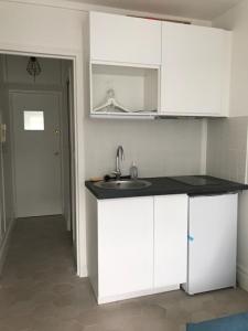 For rent Paris-18eme-arrondissement 1 room 13 m2 Paris (75018) photo 2