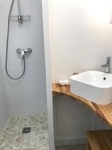 For rent Paris-18eme-arrondissement 1 room 13 m2 Paris (75018) photo 3