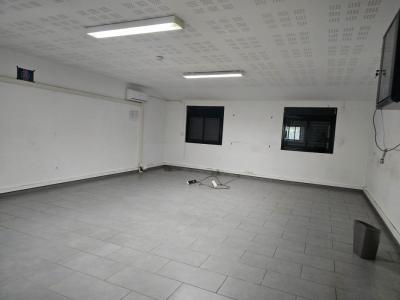 Louer Commerce 307 m2 Saint-pierre