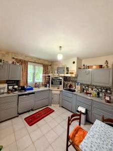 For sale Saint-martin-de-crau 4 rooms 110 m2 Bouches du Rhone (13310) photo 3