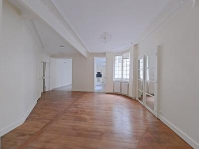 Louer Appartement 67 m2 Paris-16eme-arrondissement