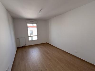 Louer Appartement Decines-charpieu 920 euros