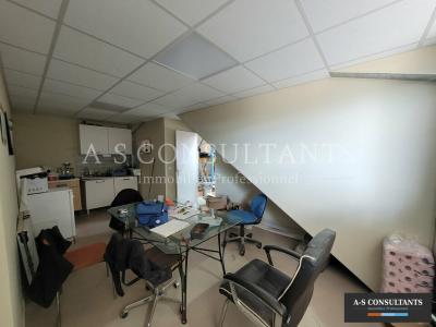 Louer Commerce 336 m2 Saint-clair