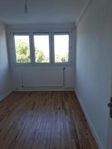Louer Appartement Roche-la-moliere 466 euros