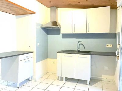 For rent Pugnac 4 rooms 96 m2 Gironde (33710) photo 1