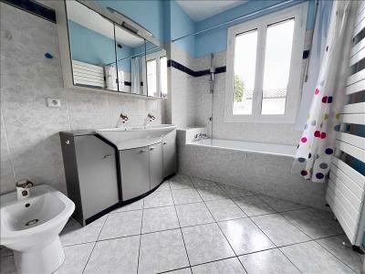 For rent Haillan 5 rooms 180 m2 Gironde (33185) photo 2
