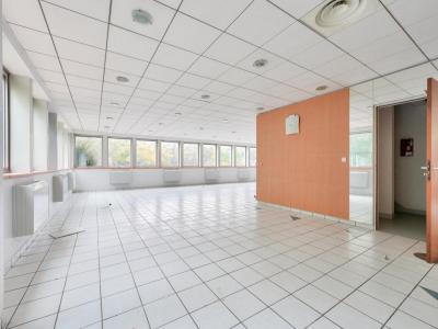 Acheter Immeuble 6711 m2 Montigny-le-bretonneux