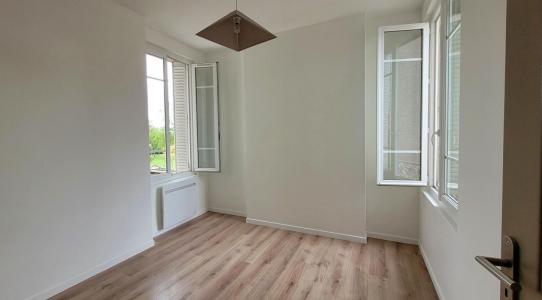 Louer Appartement Bruyeres-le-chatel 935 euros