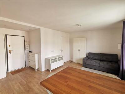 For rent Issy-les-moulineaux 1 room 28 m2 Hauts de Seine (92130) photo 3