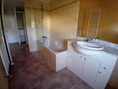 For rent Allegre SAINT-ANBROIX 4 rooms 117 m2 Gard (30500) photo 2