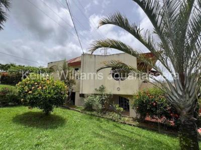 For sale Lamentin 9 rooms 179 m2 Martinique (97232) photo 1