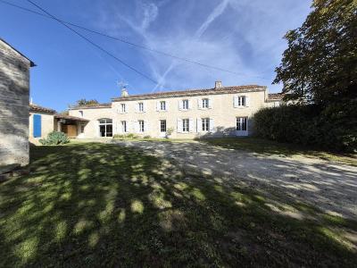 For sale 13 rooms 315 m2 Charente maritime (17330) photo 0