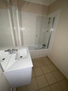 For rent Lyon-4eme-arrondissement 3 rooms 65 m2 Rhone (69004) photo 3