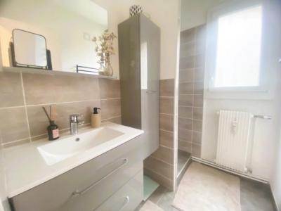 For sale Vichy 3 rooms 61 m2 Allier (03200) photo 3