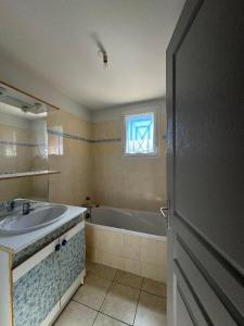 For rent Lugon-et-l'ile-du-carnay 3 rooms 65 m2 Gironde (33240) photo 2