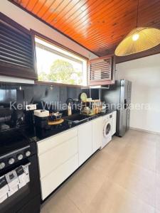 For rent Case-pilote 4 rooms 89 m2 Martinique (97222) photo 2