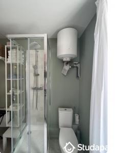 Louer Appartement 10 m2 Paris-11eme-arrondissement