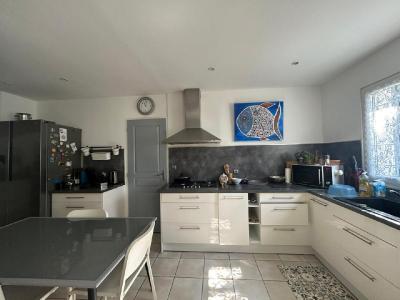 For sale centre ville, cole, comm 5 rooms 150 m2 Herault (34140) photo 3