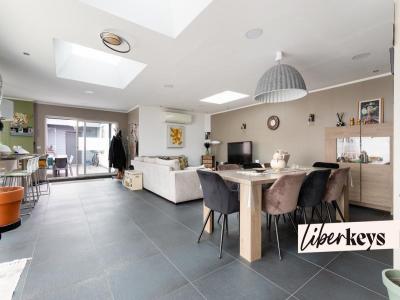 For sale Lille 8 rooms 208 m2 Nord (59800) photo 2