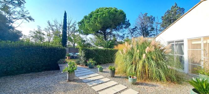 For sale Saintes-maries-de-la-mer 8 rooms 250 m2 Bouches du Rhone (13460) photo 3