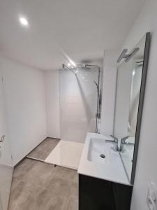 For rent Bordeaux 2 rooms 38 m2 Gironde (33200) photo 4