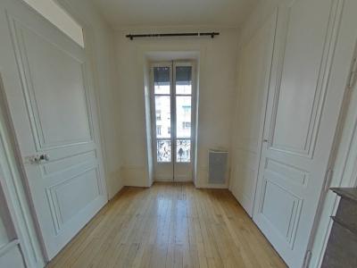 Louer Appartement 64 m2 Lyon-7eme-arrondissement