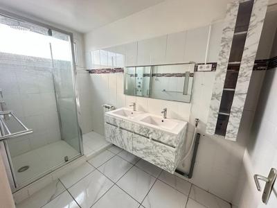 For sale Marignane 3 rooms 63 m2 Bouches du Rhone (13700) photo 4