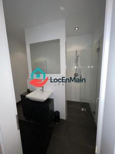 For rent Levallois-perret 2 rooms 74 m2 Hauts de Seine (92300) photo 4