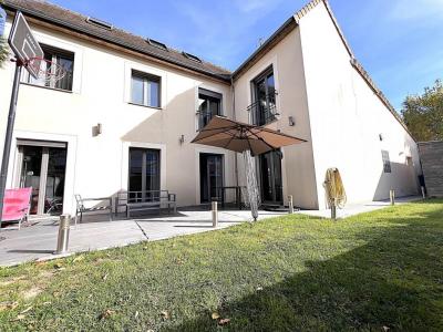 For sale Clayes-sous-bois 7 rooms 141 m2 Yvelines (78340) photo 0