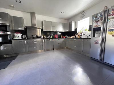 For sale Clayes-sous-bois 7 rooms 141 m2 Yvelines (78340) photo 3