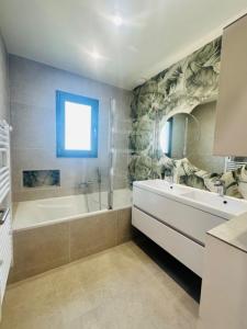 For sale Bassan 4 rooms 95 m2 Herault (34290) photo 3