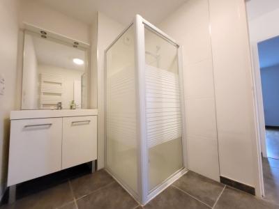 For sale BOURG ZONE BUS 2 rooms 51 m2 Ain (01440) photo 4