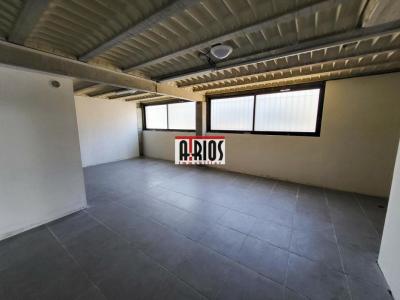 Louer Commerce 236 m2 Six-fours-les-plages