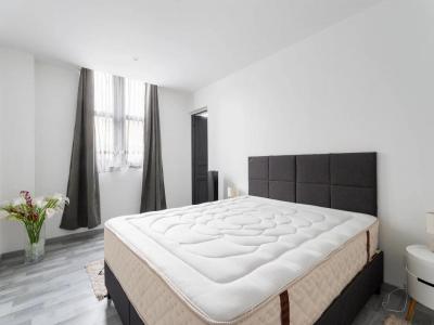 For sale Tourcoing 12 rooms 285 m2 Nord (59200) photo 4