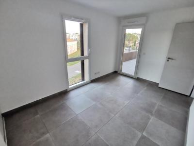 For rent Villeneuve-les-avignon 3 rooms 69 m2 Gard (30400) photo 2