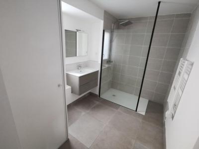 For rent Villeneuve-les-avignon 3 rooms 69 m2 Gard (30400) photo 4