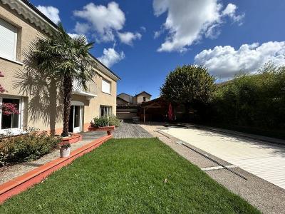 For sale Feurs 8 rooms 239 m2 Loire (42110) photo 0