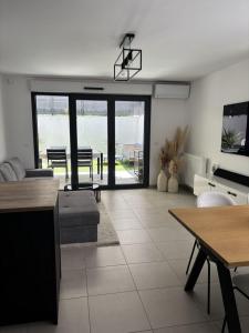 For sale 3 rooms 61 m2 Bouches du Rhone (13011) photo 0