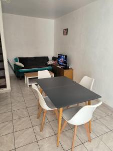 For rent Beaumont-de-pertuis 2 rooms 50 m2 Vaucluse (84120) photo 1