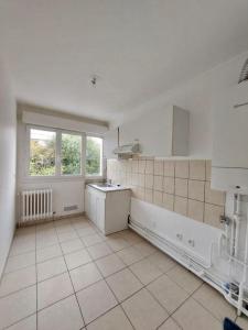 For rent Rueil-malmaison 3 rooms 55 m2 Hauts de Seine (92500) photo 2